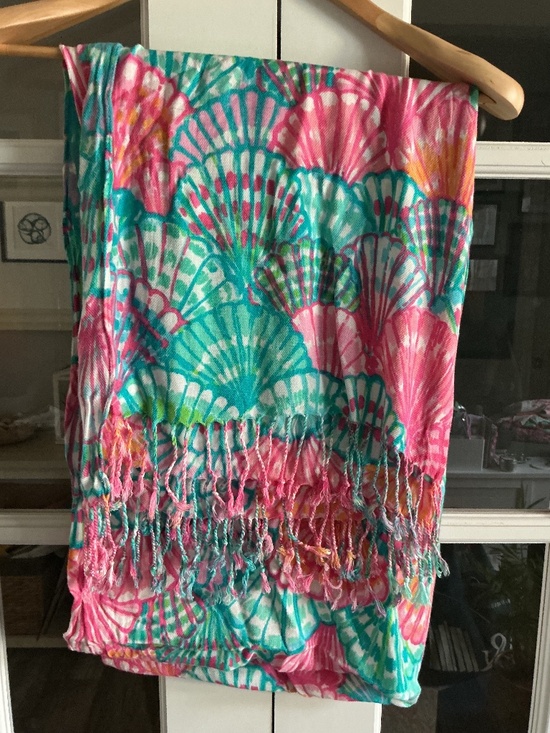 Lilly Pulitzer Accessories - Lilly Pulitzer Shell Scarf